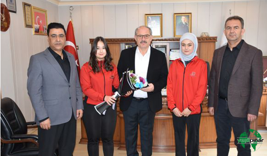 Wu Shu Kungfu Şampiyonasında Türkiye Şampiyonu Milli Sporculara Ödül Takdimi