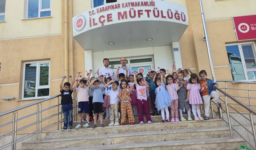 4-6 Yaş Kur’an Kursu Öğrencilerinden Müftülüğe Bayram Ziyareti