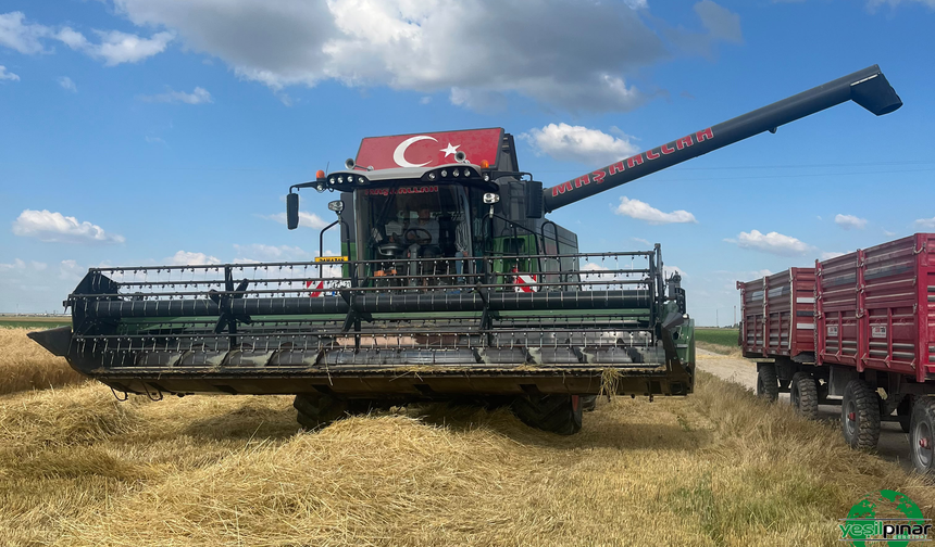 Karapınar’da Arpa Hasadı Başladı: İlk Hasatta 9 Ton Ürün Elde Edildi