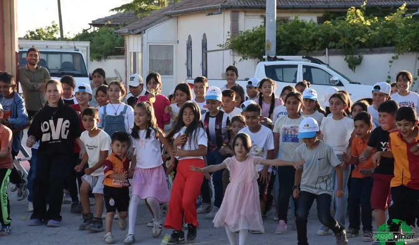 Sinema Günleri Hotamış Mahallesi'nde Çocukları ve Aileleri Buluşturdu