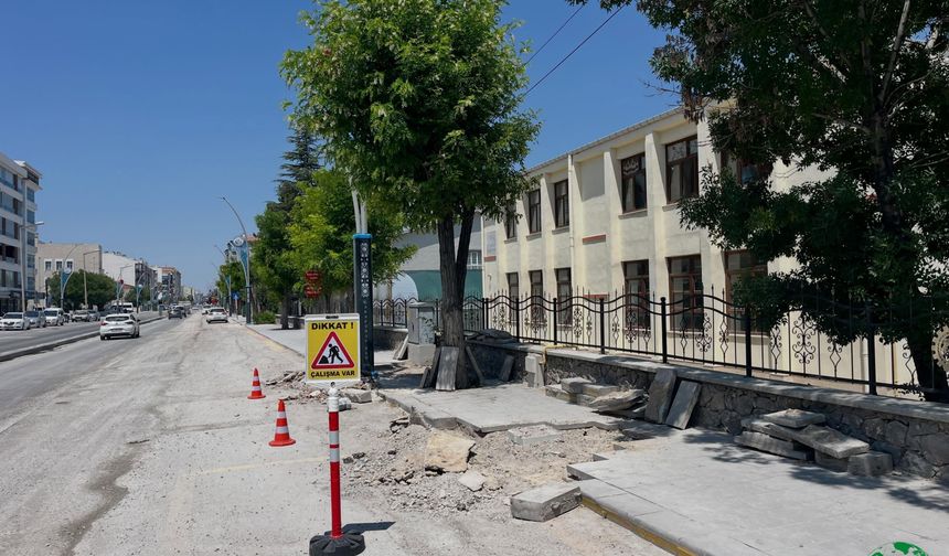 Karapınar Belediyesi Kaldırım Yenileme Çalışmalarına Başladı
