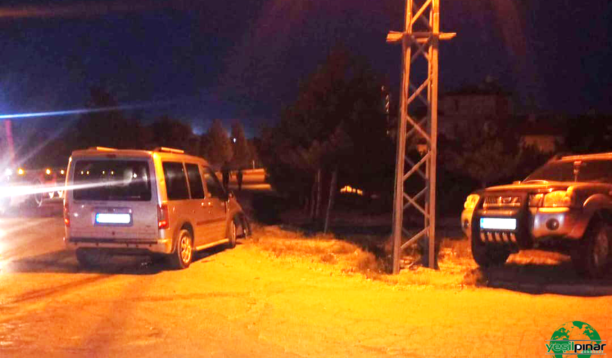 Karapınar'da İki Kamyonet Çarpıştı: 2 Kişi Hafif Yaralandı