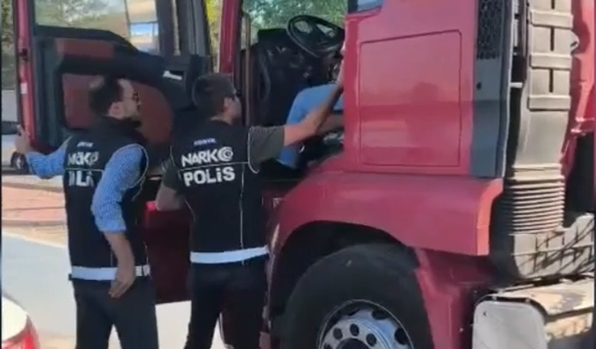 Konya'da Narkotik Operasyonu: 98 Bin 376 Sentetik Ecza Hapı Ele Geçirildi