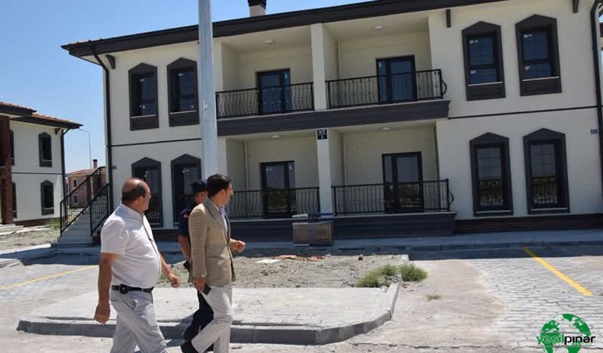 Kaymakam Öztürk, Hotamış Mahallesi’ni Ziyaret Etti