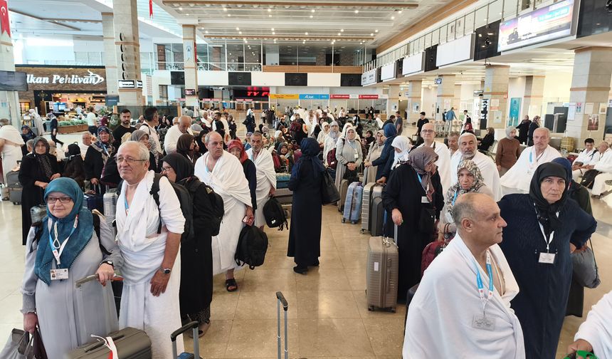 Kutsal Topraklara Yola Çıkan Vefa Umresi’nin İlk Kafilesine Uğurlandı