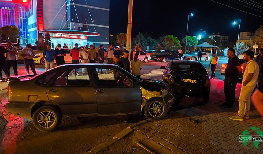 Karapınar’da Park Halindeki Otomobile Çarptı