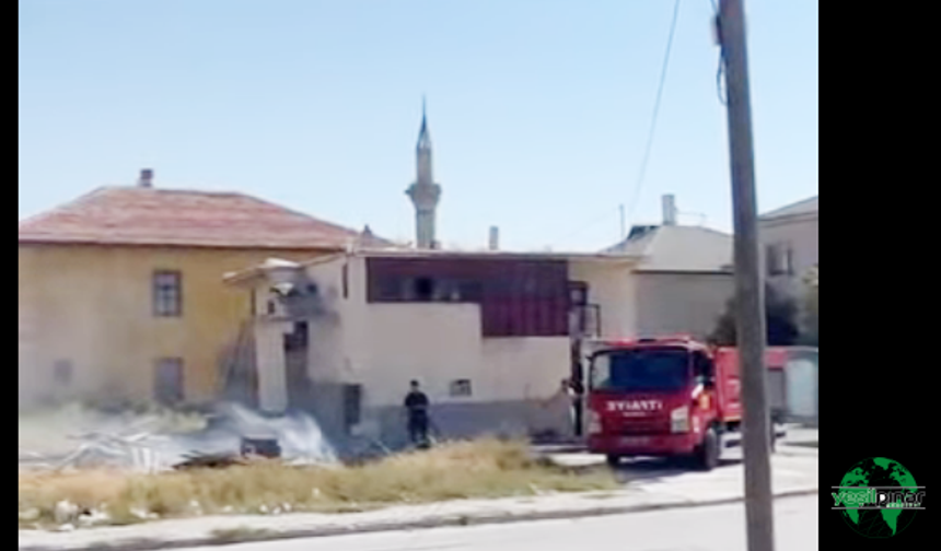 Karapınar’da iki ayrı ot yangını paniğe neden oldu