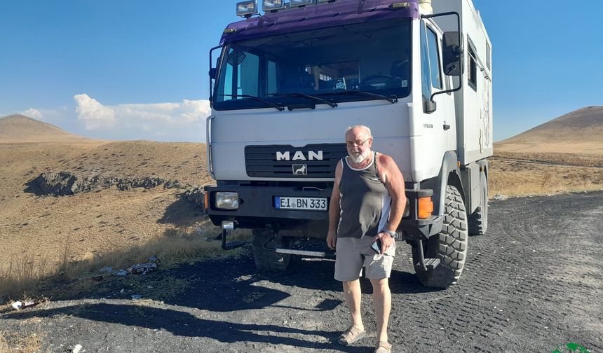 Kuruyan Meke Gölü’ne İlgi Sürüyor : Almanyalı Karavan Turisti Kamp Yaptı