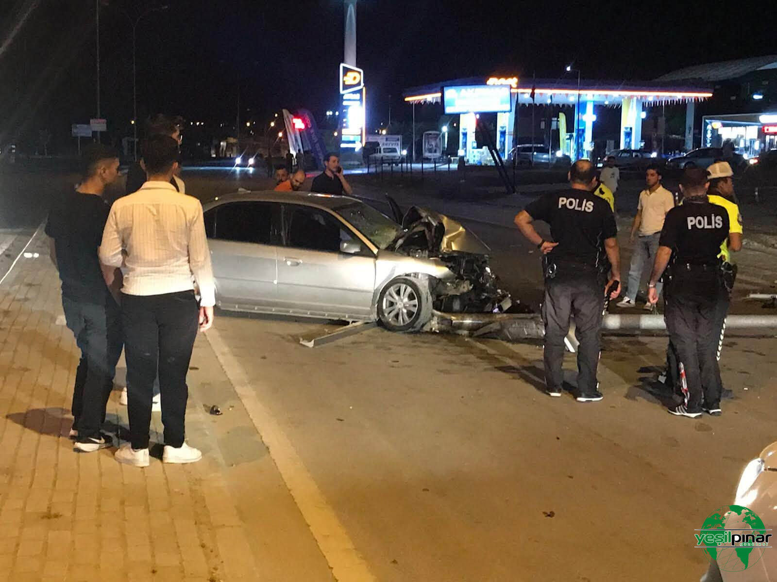 Kontrolden Çıkan Otomobil Aydınlatma Direğine Çarptı : 1 Yaralı